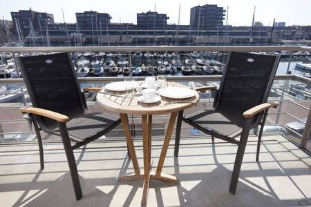 Uitzicht vanaf een balkon van een appartement op Roompot Nautisch Centrum Scheveningen