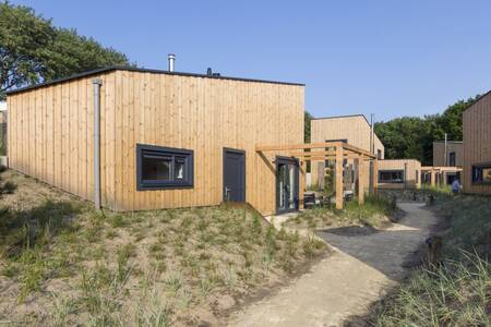 Duinlodge midden in de duinen op vakantiepark Roompot Noordzee Resort Vlissingen