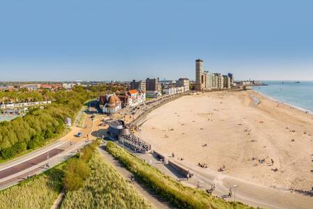 Luchtfoto van vakantiepark Roompot Noordzee Resort Vlissingen aan de Noordzee