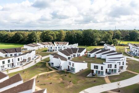 Luchtfoto van vakantiehuizen op vakantiepark Roompot Park Eksel