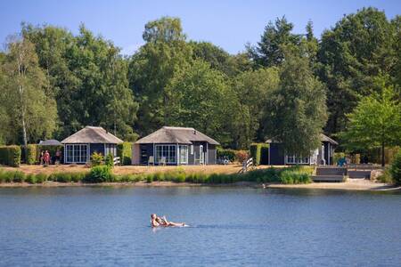 Vakantiehuizen aan het meer op vakantiepark Roompot Recreatiepark de Tolplas