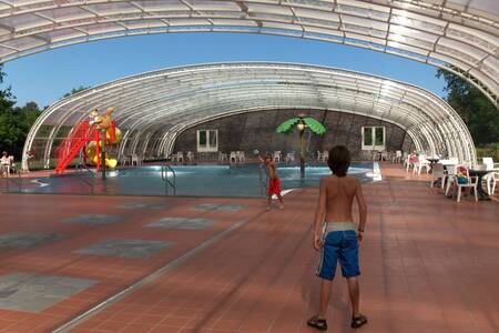 Kinderen in zwembad De Kriekeput op Roompot Vakantiepark Herperduin