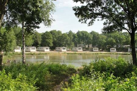 Chalets aan het water op Roompot Vakantiepark Hunzedal