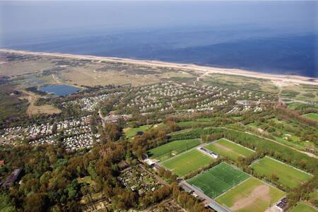 luchtfoto vakantiepark Kijkduin aan zee