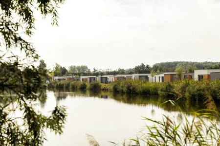 Vrijstaande watervilla's aan het water op vakantiepark Roompot Zeebad