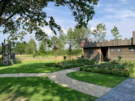 Accommodatie "Kasteel de Vijverpoort" voor 10 personen op vakantiepark 't Rheezerwold